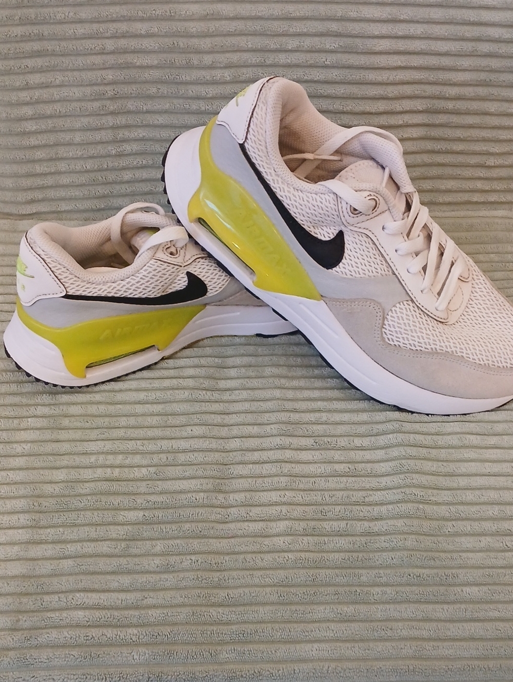 Retro Nike Airmax Sneakers 9.5